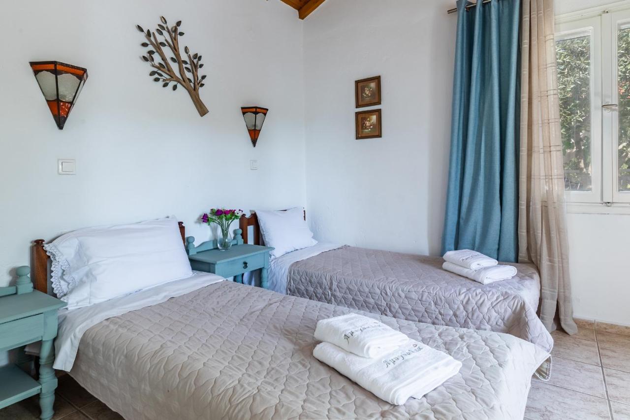 Skopelos Amigdalia Cottage Exteriör bild