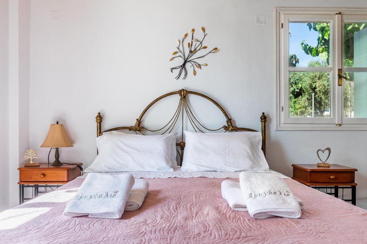 Skopelos Amigdalia Cottage Exteriör bild