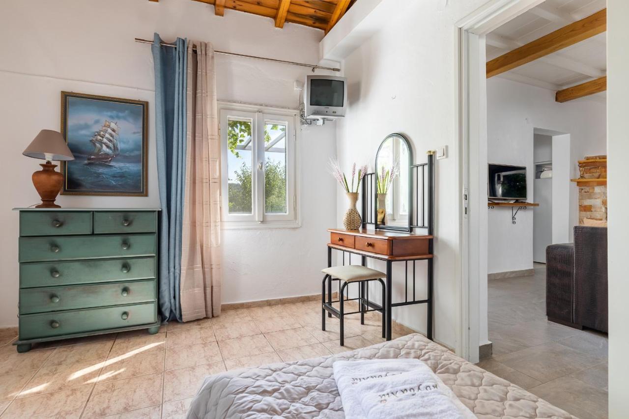 Skopelos Amigdalia Cottage Exteriör bild